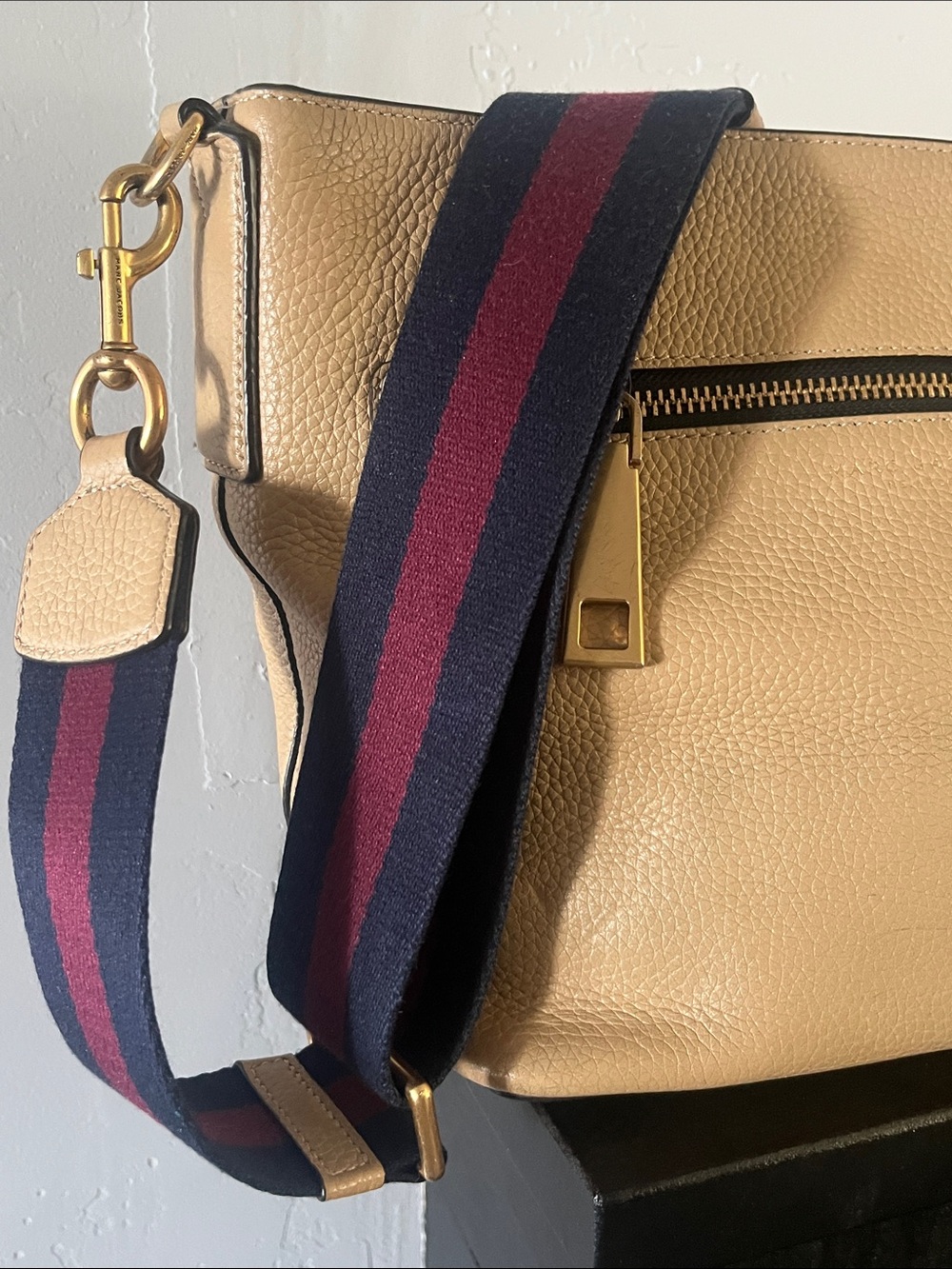 Marc Jacobs Gotham Leather Bucket Crossbody Tan Bag w/Blue and Burgundy Strap - Picture 4 of 9